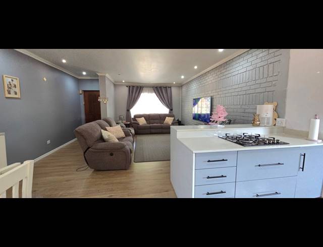 3 BEDROOM SIMPLEX FOR SALE IN MALVERN